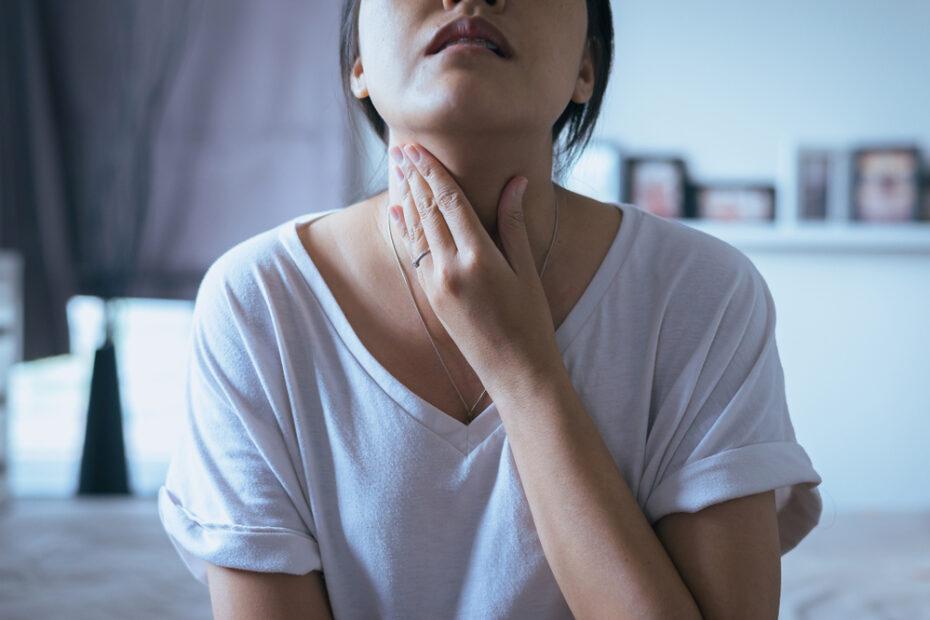 Treatment for Vocal Hoarseness / woman holding her throat